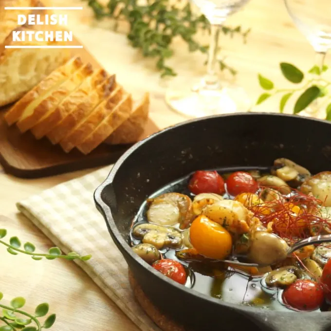 【動画】ワインのお供に！ 帆立とトマトのアヒージョ #delishkitchentv|DELISH KITCHENさん