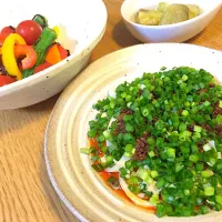 Snapdishの料理写真:汁なし担々麺、塩昆布浅漬け、焼きなす|みんちさん