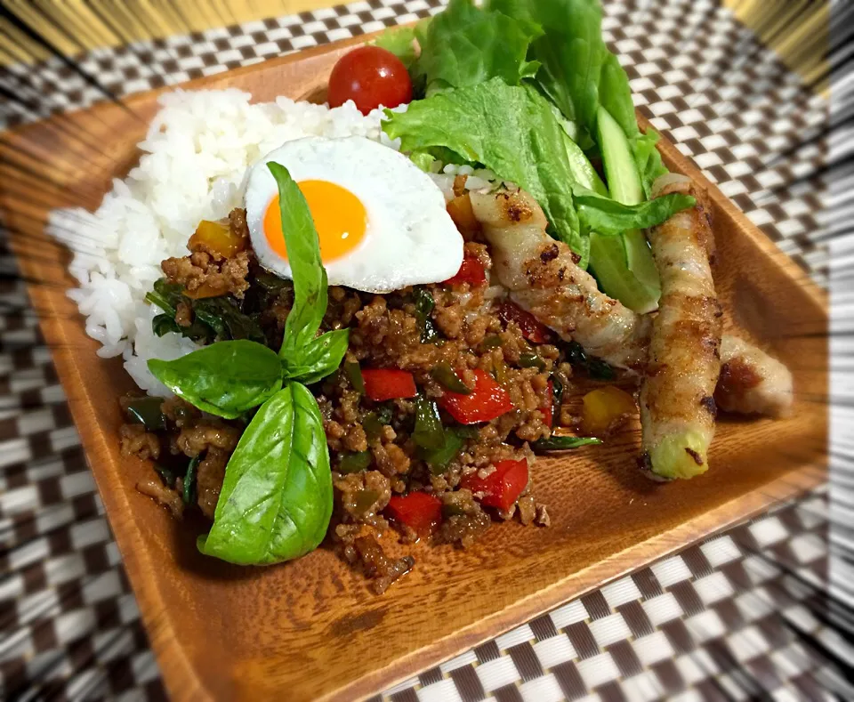 亜矢子さんの料理 ガパオライス(鶏ひき肉のバジル炒め)、春雨スープ|かぉりさん