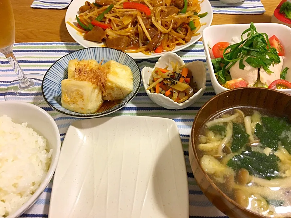 Snapdishの料理写真:＊こてっちゃんと野菜炒め
＊揚げだし豆腐
＊きんぴらごぼう
＊蒸し鶏と大葉と大根のサラダ
＊小松菜しめじと薄揚げの味噌汁|モケモケさん