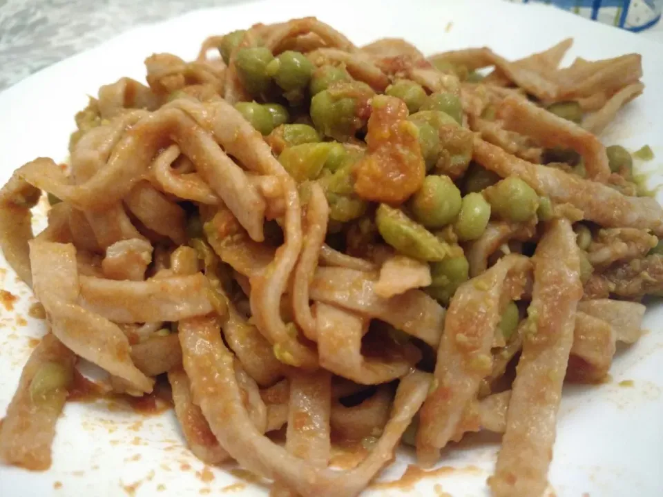 Snapdishの料理写真:pasta integrale con piselli|Maria Pastoreさん