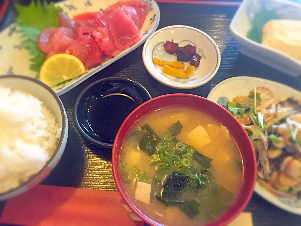 お造り定食 まぐろの中おち|チカさん