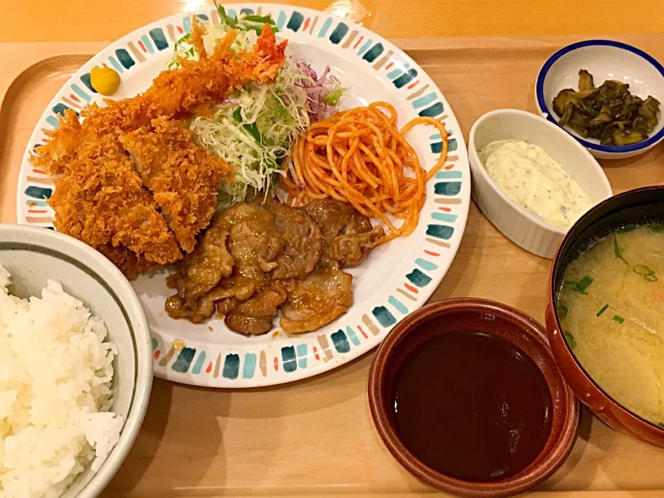 ポークコンビ定食 エビフライ追加🍤|ゆうじ.さん