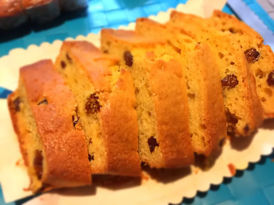 ダブつき気味の卵の在庫を一気に解消すべく、パウンドケーキ。ココナツオイルで作って若干は罪悪感を解消。|うきさん