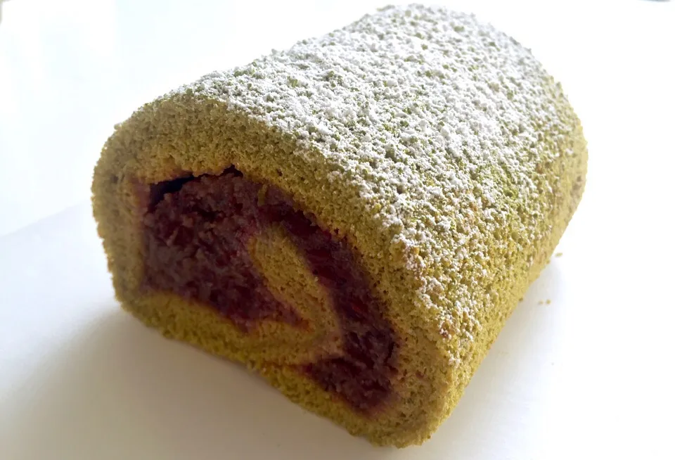 matcha cake roll with red bean cream filling|proudaさん