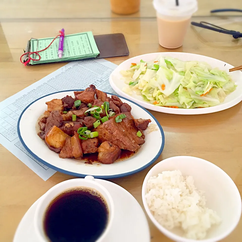 台中車埕@阿婆礦肉+蒜味炒椰菜！yummy!😋😋|Zoe dear friendさん