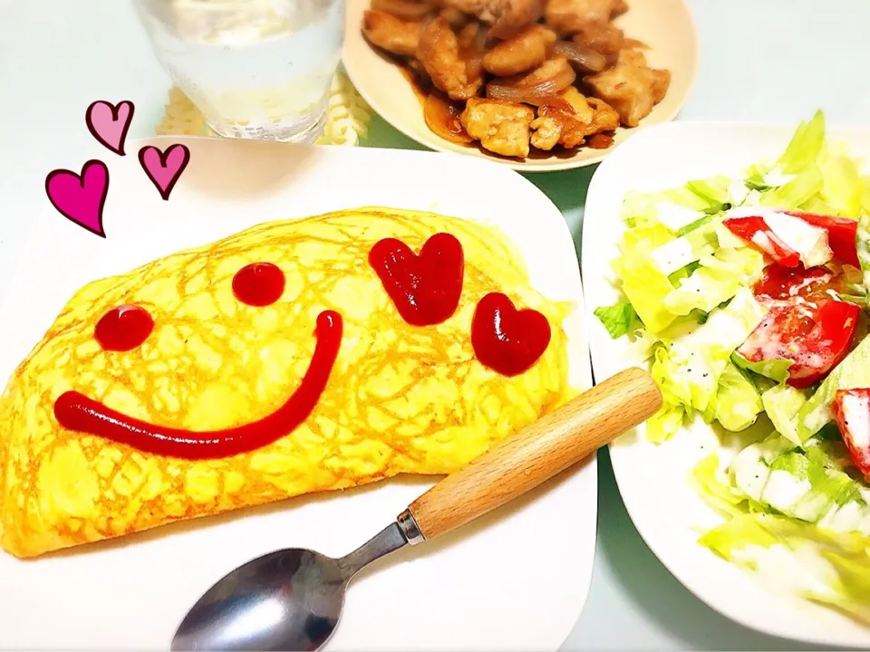 にこにこオムライスでhappy dinner٩(ˊᗜˋ*)و💕トマトサラダ♡肉炒め♡|💛ぴーちゃん💛さん