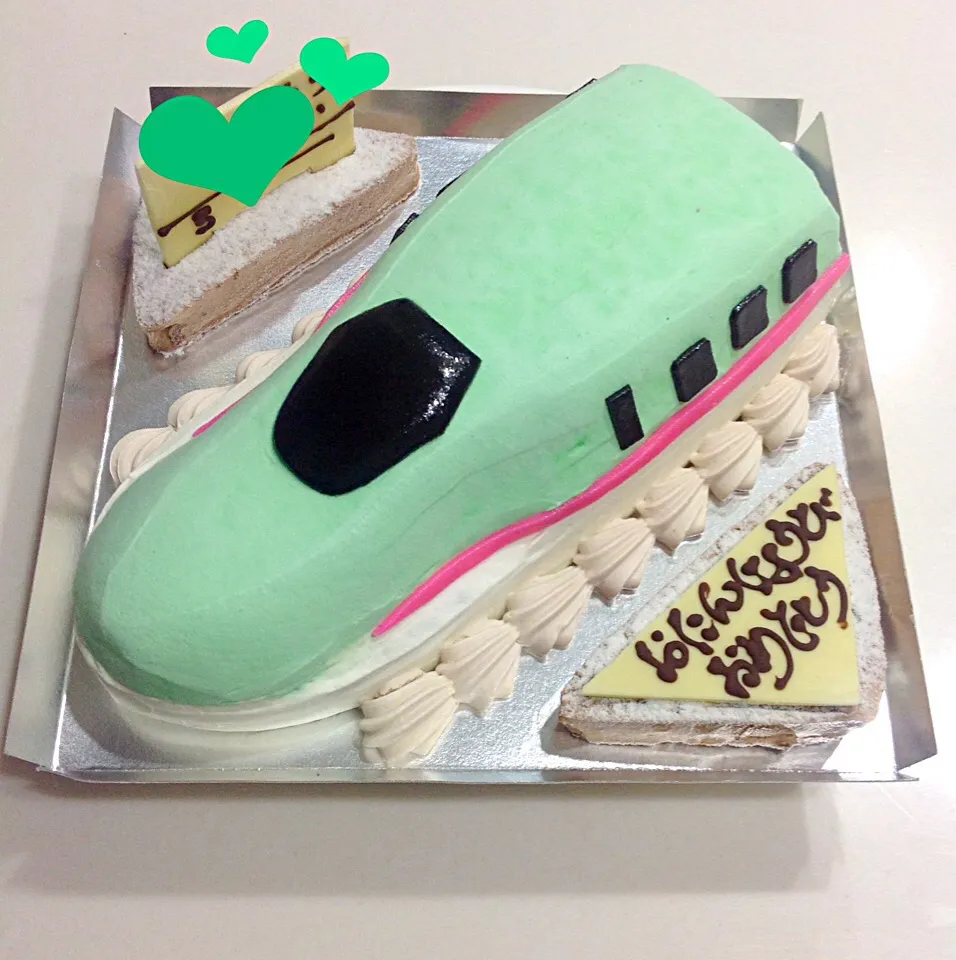 Birthday  cake
“ 新幹線 はやぶさ！”|bakedpieさん