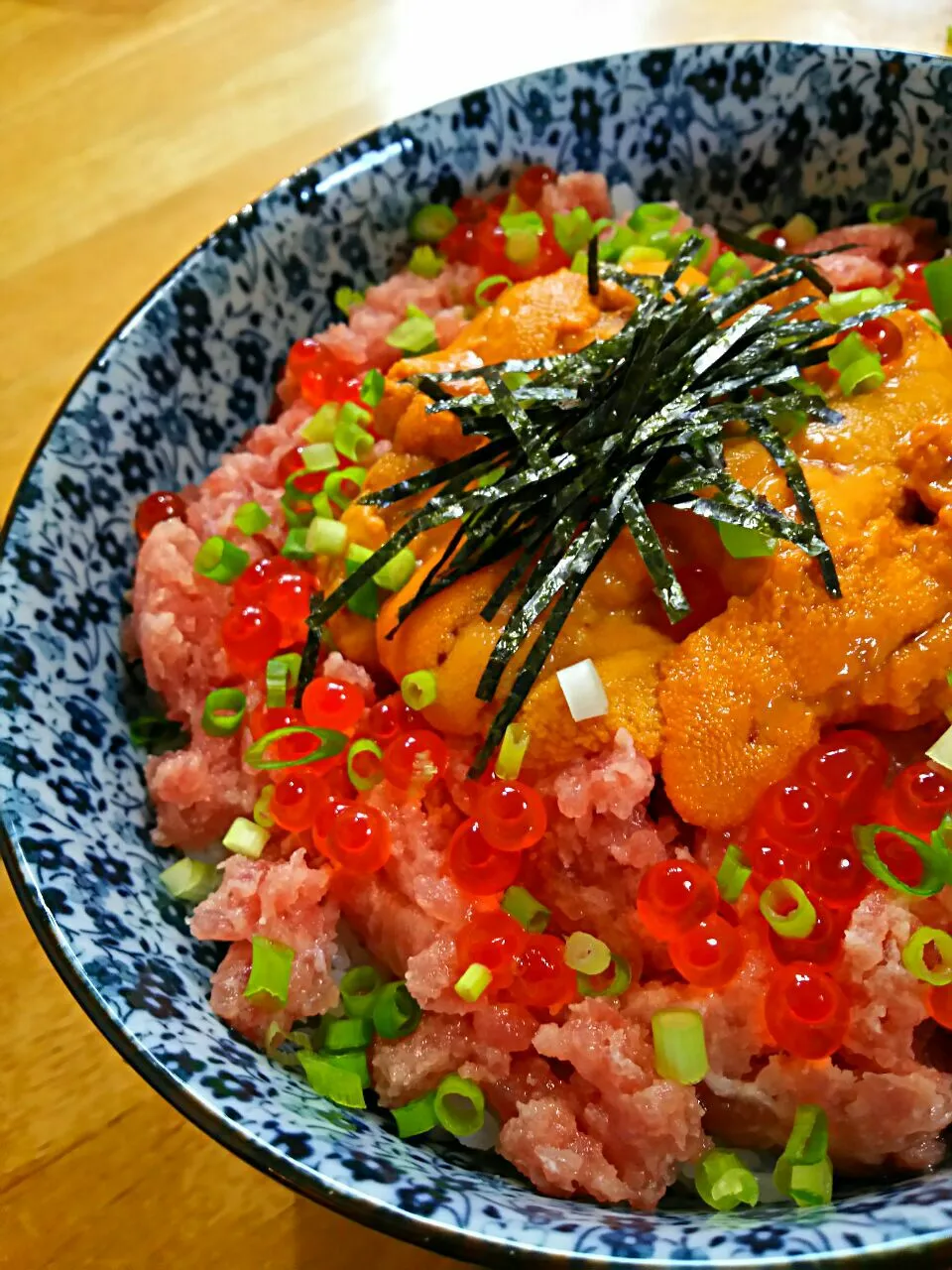 海鮮ごほうび丼|徳之島トトロンヌさん