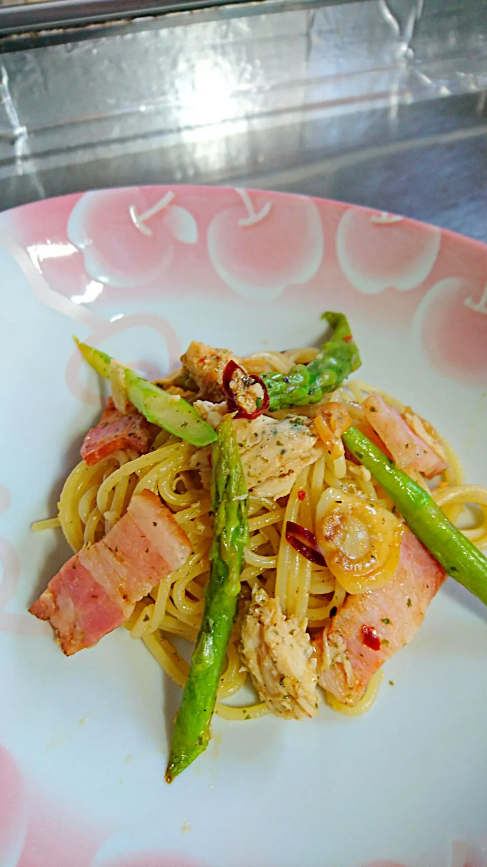 ハーブ蒸し鶏 🐦 アスパラ  ベーコンのペペロンチーノ❤|Noriko🍝🍴🍩さん