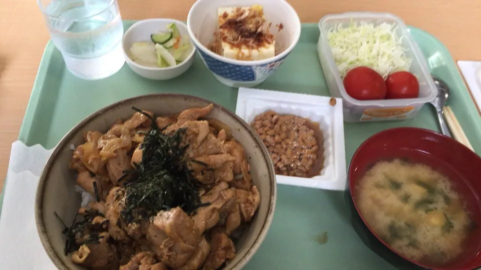 Snapdishの料理写真:焼き鳥丼|おっちさん