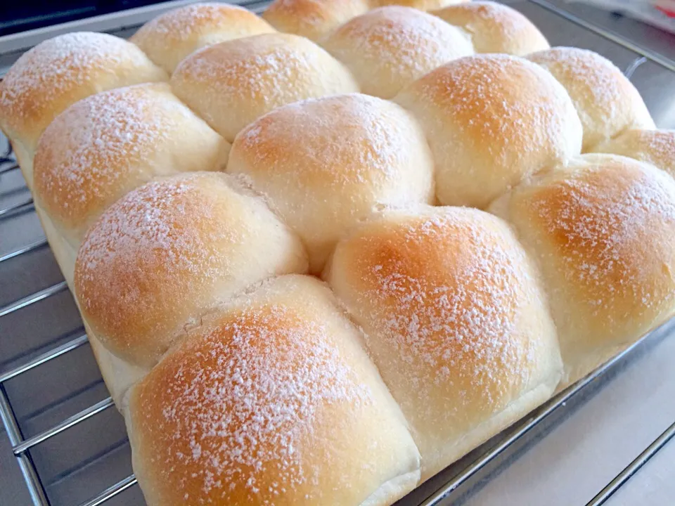 いちごチョコが入ったふわふわミルクちぎりパン🍞|pigmegさん