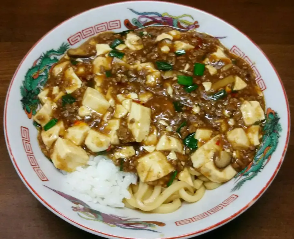 麻婆とうどんぶり😁|あらいぐまのしっぽさん