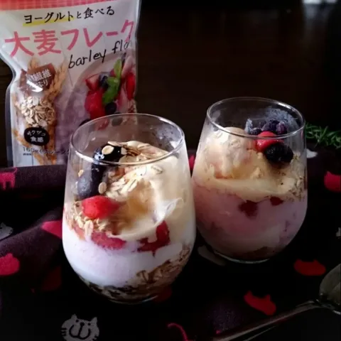 「大麦フレーク シリーズ」を使ってみたSnapdishの料理・レシピ写真:ヨーグルトパフェ