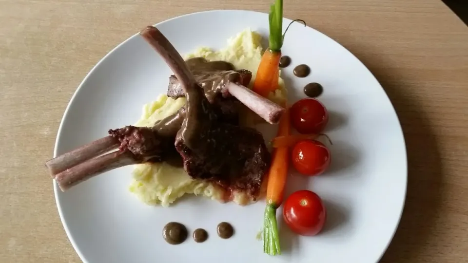 Lamb rack with black pepper sauce, sweet potato puree, baby carrot and cherry tomatoes|don jerngさん