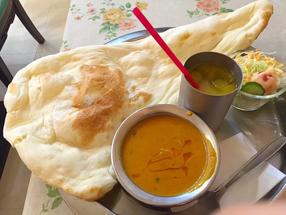 チキンカレー、ナン、サラダセット|T. Wonderさん