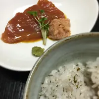 よこわまぐろのヅケと
ゆかり紫蘇ご飯|あきはさん