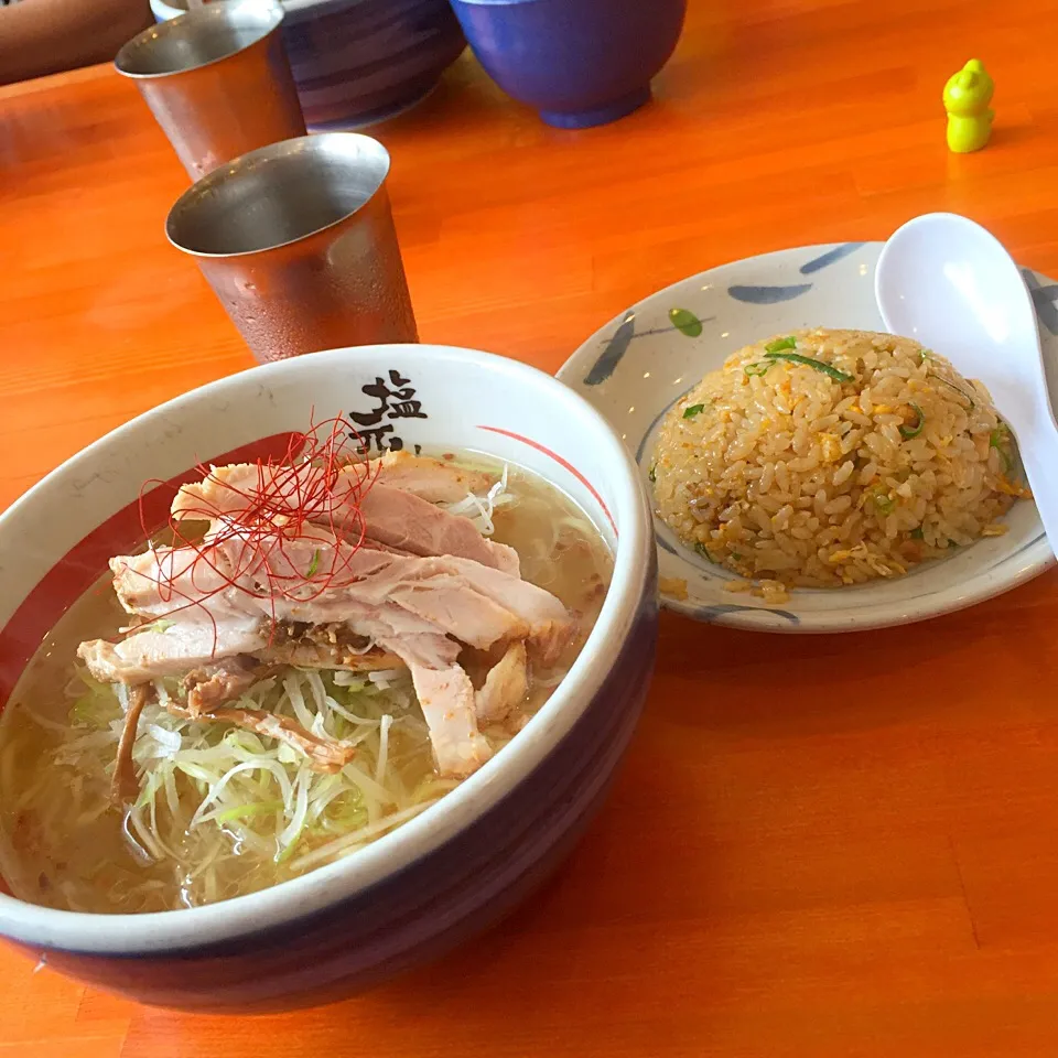 Snapdishの料理写真:半チャーハンランチ
ネギ塩🍜に変更ユズ多めで♡|megu.reioさん