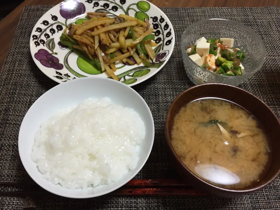 Snapdishの料理写真:牛肉とじゃがいものカレー炒め|megamixさん