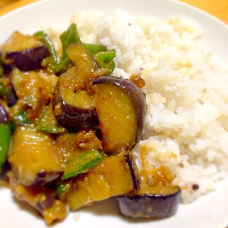 まだ呑みたいんだけど…とにかく一回腹を〆たいと申すから！茄子の油味噌ご飯🍆|こなちゅんさん