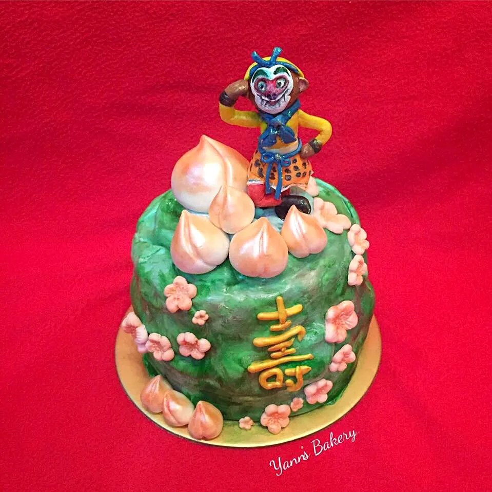 お父さんの誕生のフォンダンケーキ。
Homemade Fondant Cake for my dad's birthday.|Yannさん