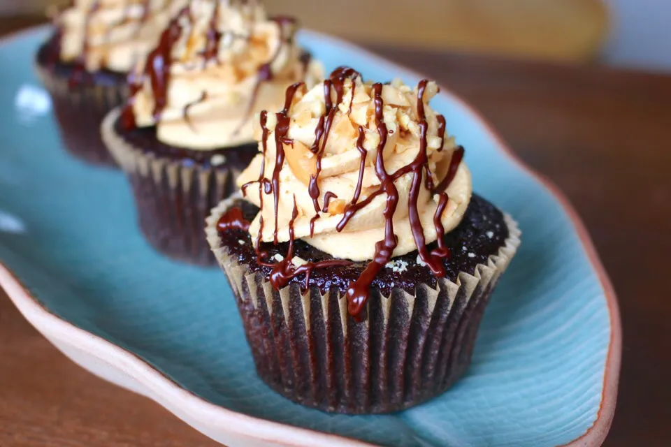 Chocolate peanut butter cupcakes🍫 チョコとピーナッツバターって相性抜群❤️|Ai made it for youさん