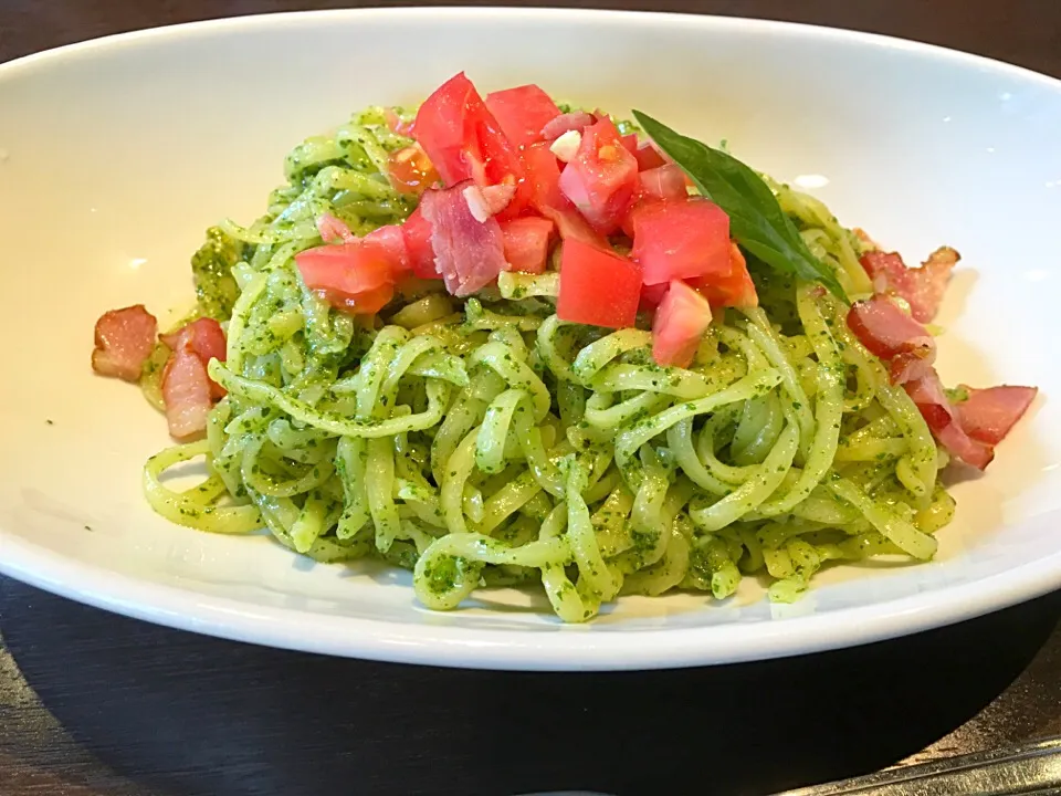 トマトとベーコンの、バジルソースパスタ|Agaricusさん