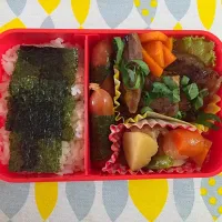 Snapdishの料理写真:お弁当 ウインナー大葉巻き 肉じゃが コストコの骨つき豚カルビ|くみさんさん