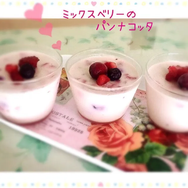 Miki (^_−)−☆さんの料理 ベリーのパンナコッタ
レンチンで楽チン🎵🍓🍇🍒|桜央里さん