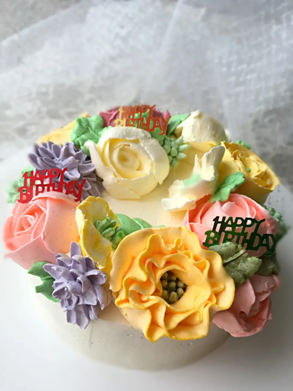 お世話になった方のお誕生日ケーキを作りました。
全てイタメレのバタークリームのお花です。|mayumi7321さん