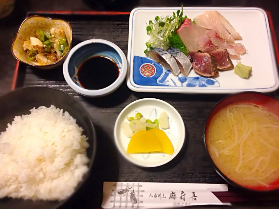 Snapdishの料理写真:刺身定食|Hideomi  Nonakaさん