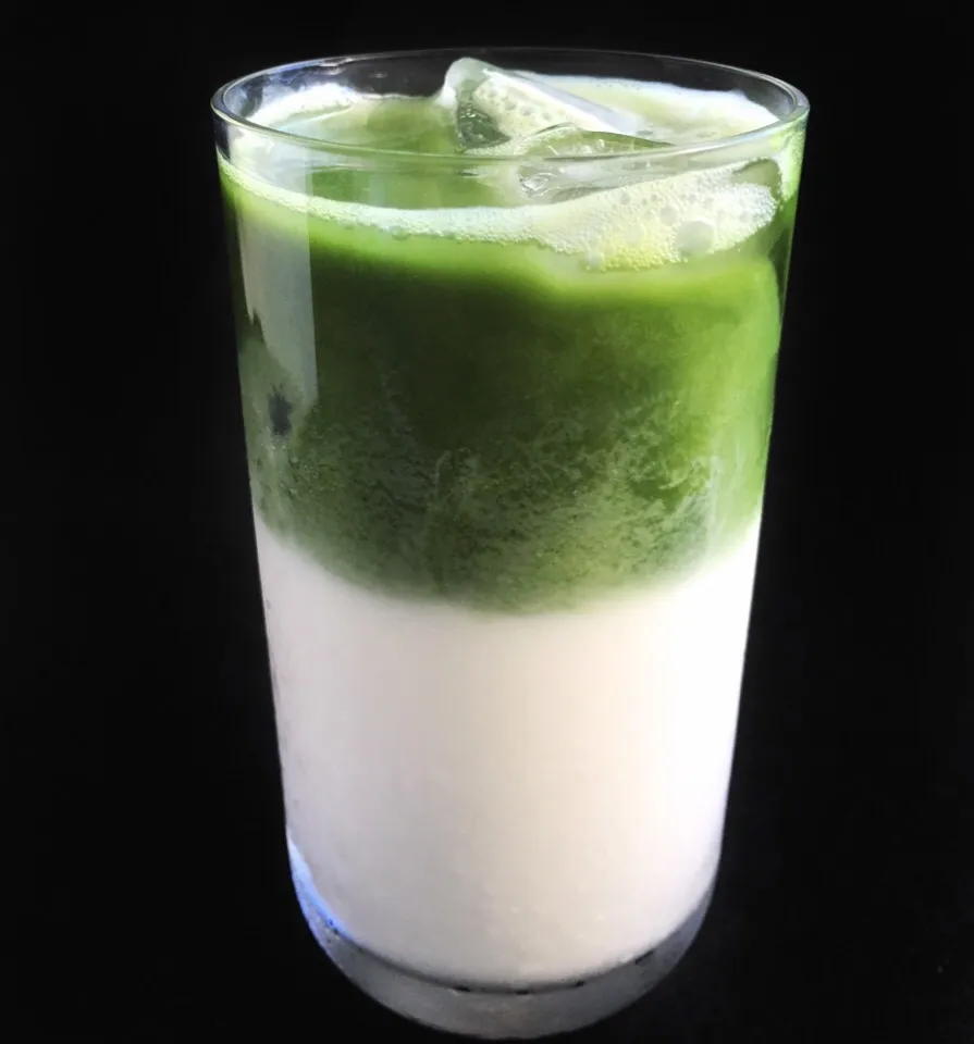 Iced matcha coconut latte|coxiella24さん