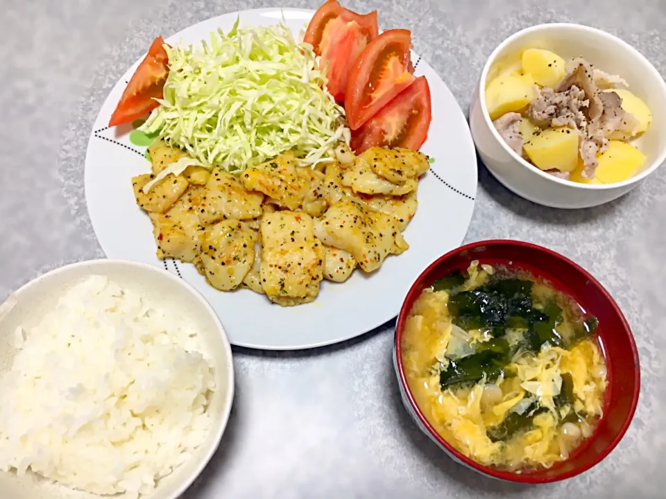 鱈のレモンペッパー焼き
豚肉とじゃがいもの塩煮
お味噌汁|risataro.さん