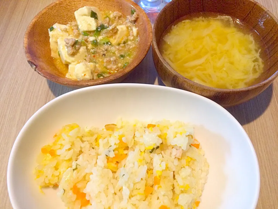 朝から忙しい日は簡単夜ごはん 
チャーハン、麻婆豆腐、お味噌汁|きむらゆりかさん