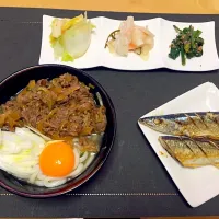 ⚪️長ネギたっぷり肉うどん
⚪️さんま
⚪️白菜浅漬け、大根、ほうれん草|ミソジーヌさん