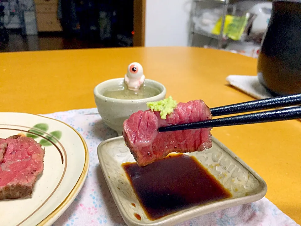 地物、松永牛モモ肉のころがし焼き!  (^-^)

地物の本わさびと醤油で!  (*^^*)|Kei Satoさん