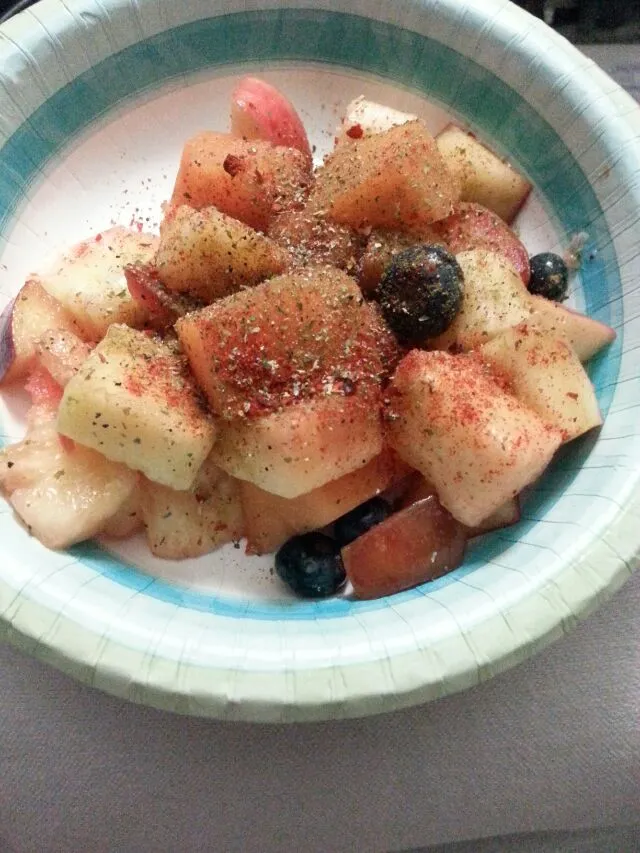 sweet & spicy apples, white plums & blueberries.|Polly Gelfusoさん