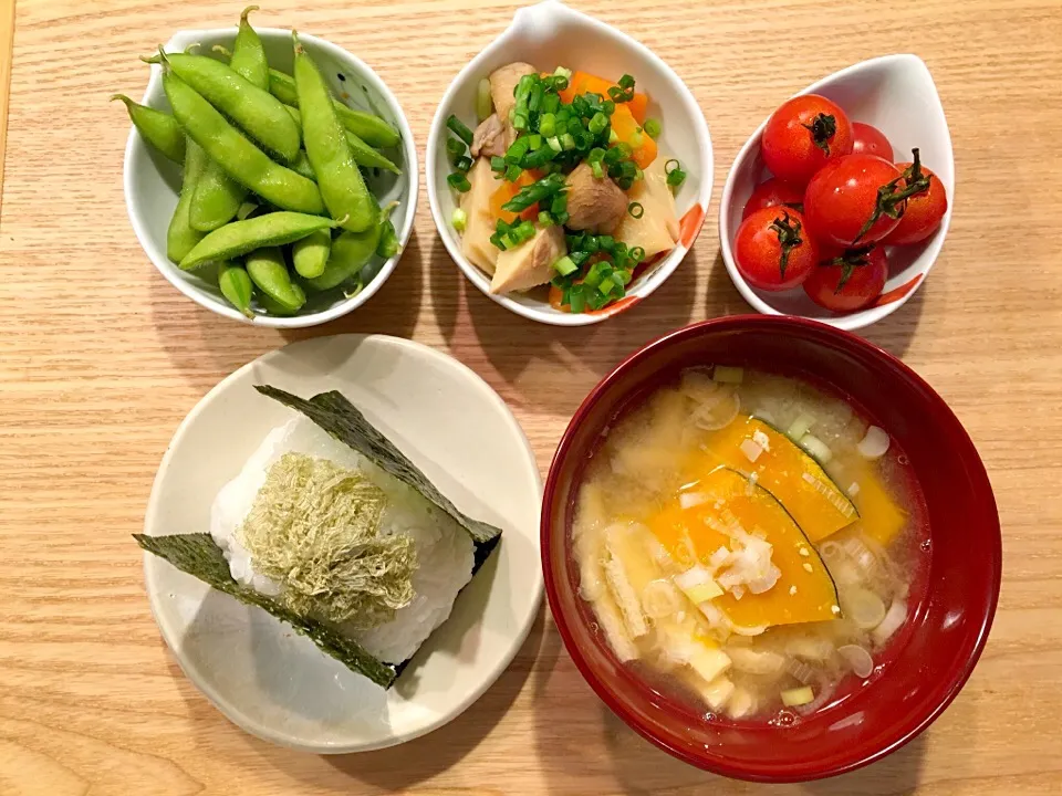 朝ごはん。続き(残りもの)でちゃちゃっと。カボチャは切って冷凍してたのをお味噌汁に|バナナ子さん