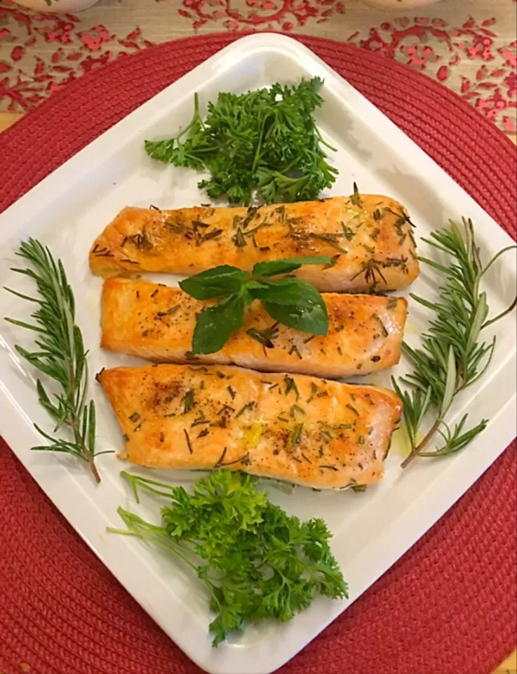 Broiled salmon with evoo & herbs|🌺IAnneさん