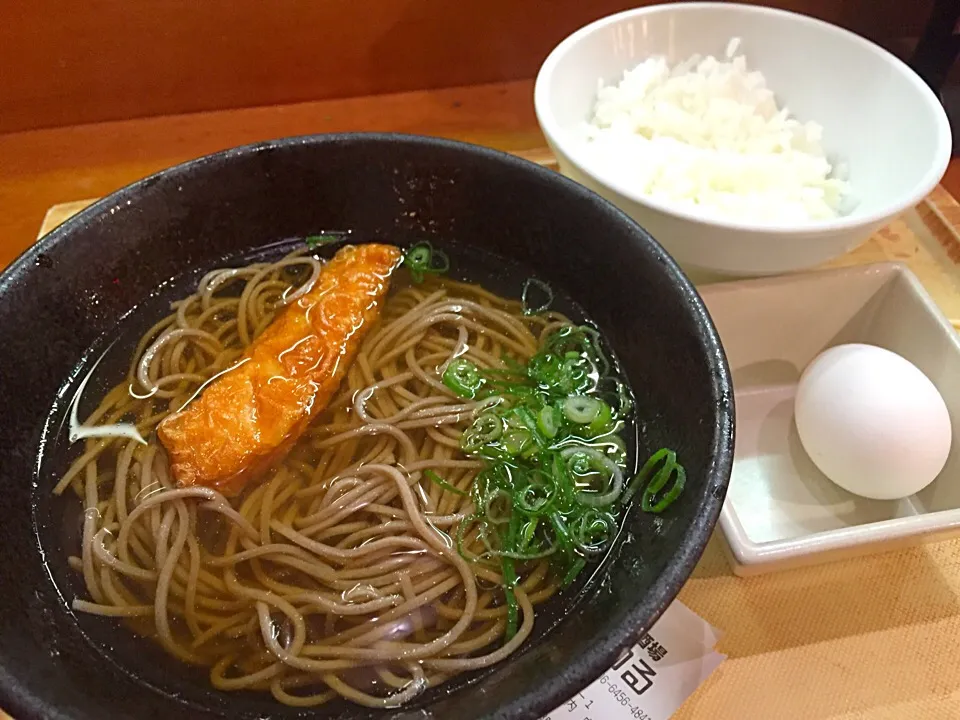 けふは、昼餉抜きになる可能性あるので珍しく朝餉を摂る。掛け蕎麦🍜＆ぐでたま掛け御飯どす🐣|にゃあ（芸名）さん