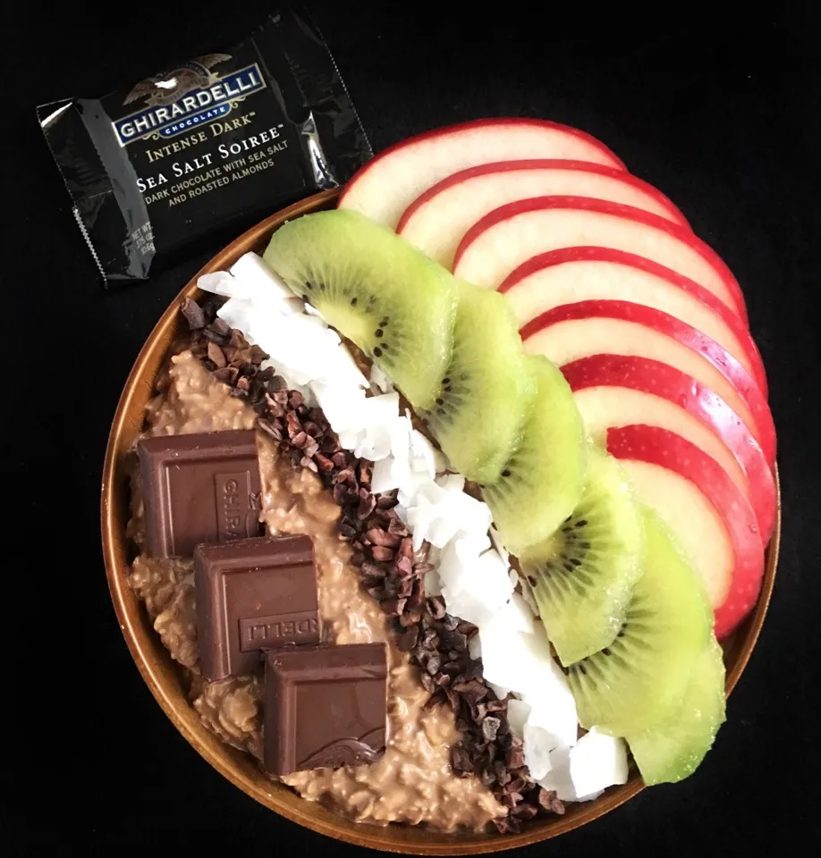 Triple chocolate breakfast - chocolate oats, cacao nibs, dark choc square|coxiella24さん