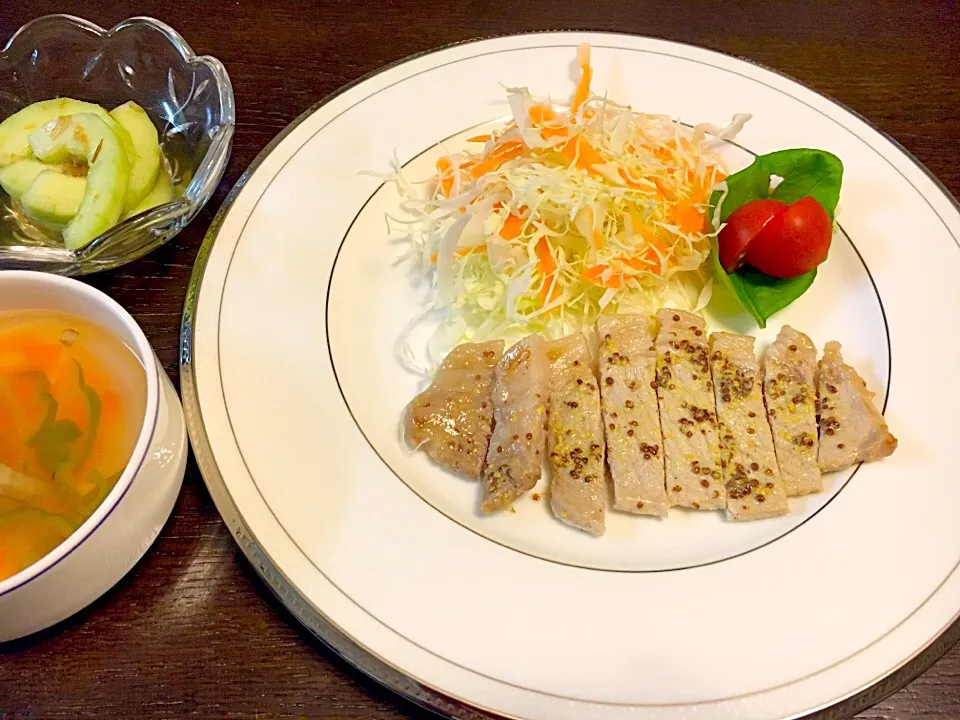 マスタード豚肉のソテー
ベーコンと野菜のコンソメスープ
白瓜の浅漬け|カドラさん