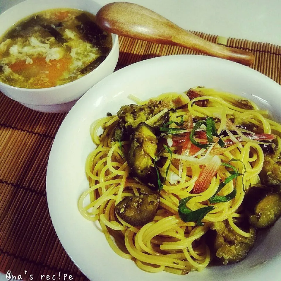 作り置きの塩豚と茄子と高菜の和風スパゲッティ🍝
スープは、冷蔵庫にあった具で酸辣湯☺🍴|Kashimanakitchenさん