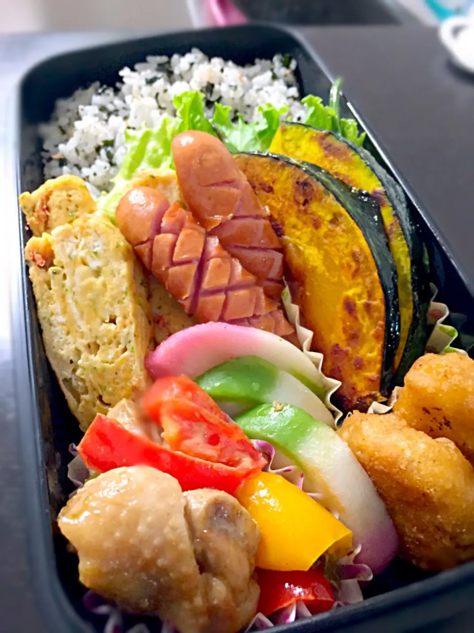 Snapdishの料理写真:今日の旦那弁当〜❤️鶏とパプリカのスイチリマヨ。わかめご飯弁当🍱♫✨|hst117さん