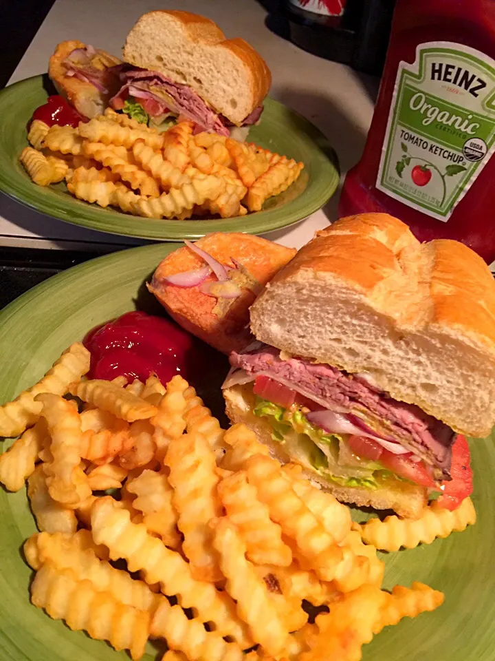 Delicious roast beef London broil sandwich and fries of course|Polly Annaさん