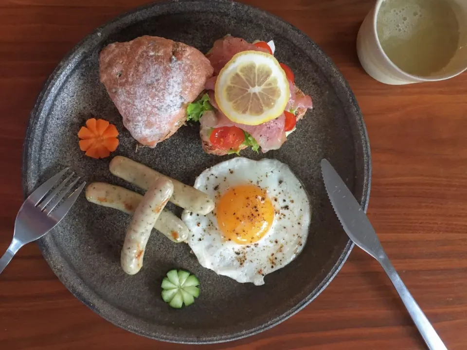 トマトほうれん草のチャバタでランチ|Yoshieさん