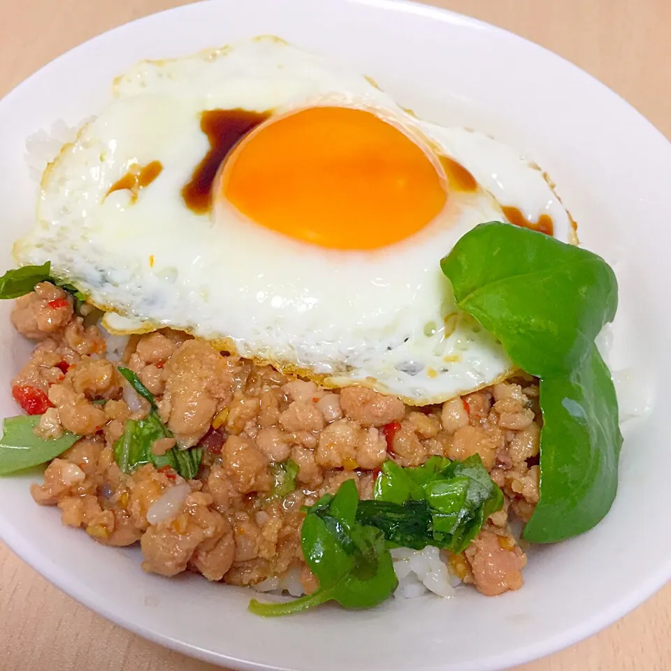 Snapdishの料理写真:簡単ガパオ風丼|あぼちさん