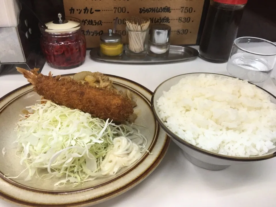 Snapdishの料理写真:エビフライ生姜焼き盛り合わせ|さのすけさん