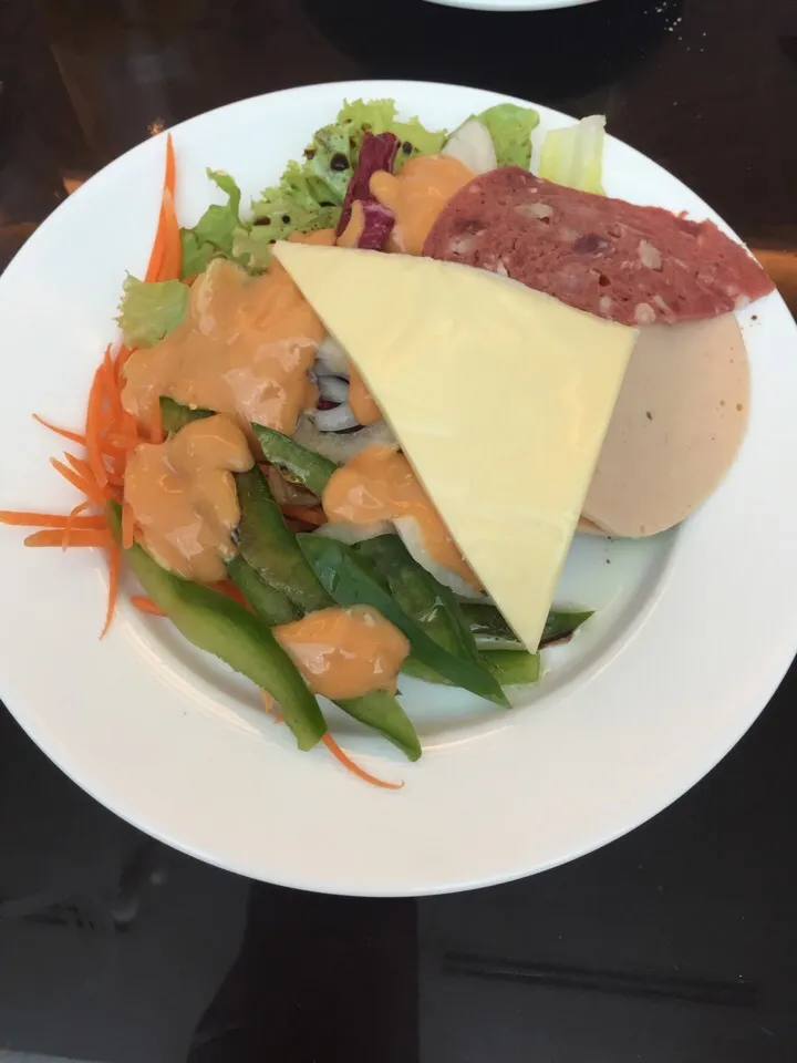 Salad with thousand island|Liana Sari Choiさん