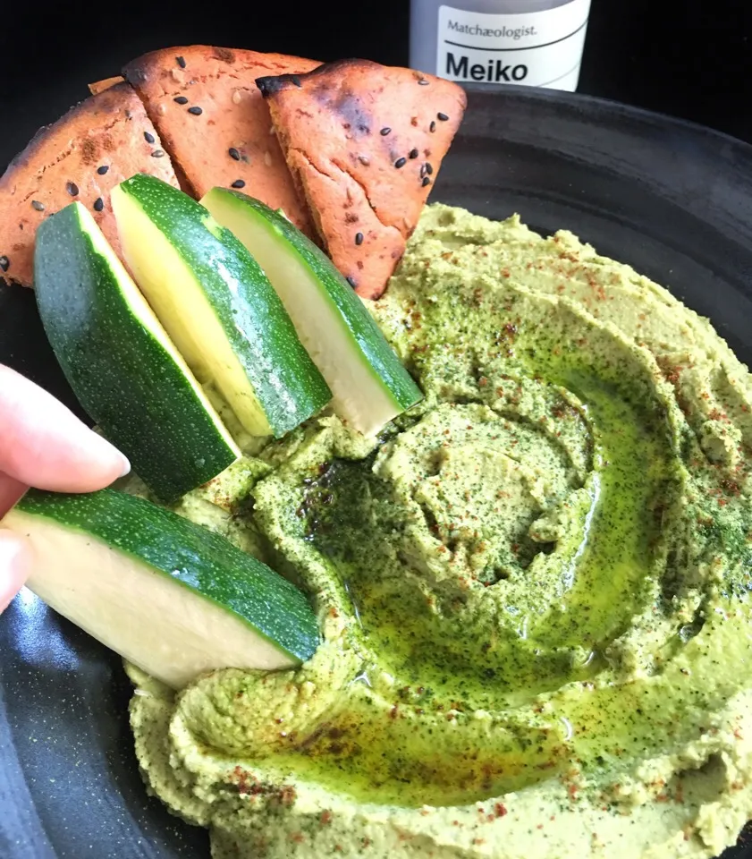 Matcha hummus with zucchini & homemade pita chips|coxiella24さん